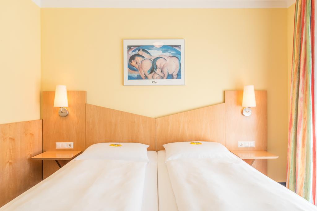 Hotel Beim Schrey Kirchheim bei Muenchen Oda fotoğraf